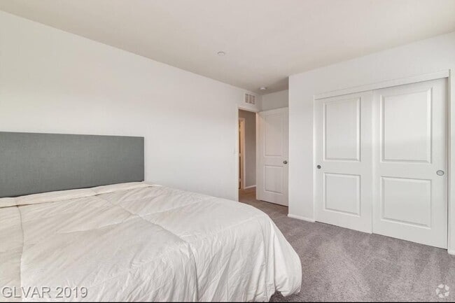 Building Photo - 2883 Cabrillo Terrace St