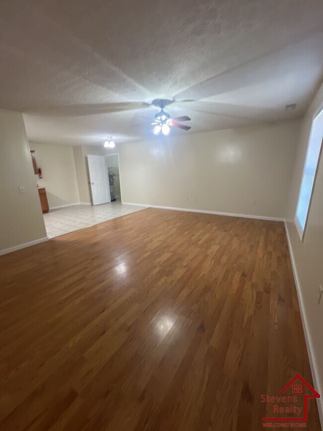 Foto del edificio - 348 Lane Ave