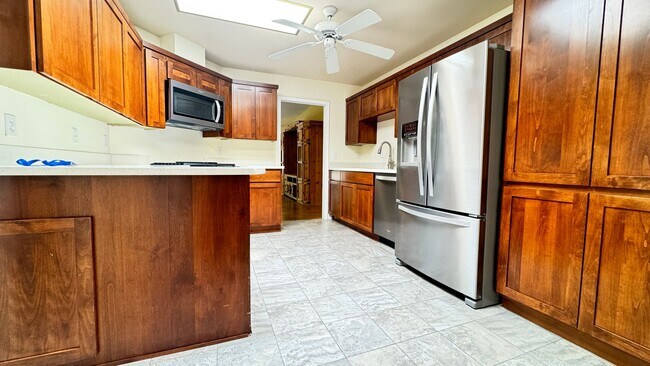 Foto del edificio - NW (Oracle and Orange Grove) 2 bedroom, 2 bath townhouse, 2 car garage, solar panels, no carpet!