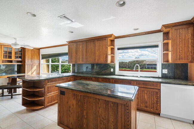 Building Photo - 1376 Sailboat Cir