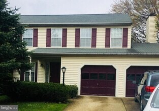 Building Photo - 8732 Sicklebar Way