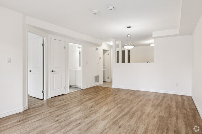 1 chambre, 1 salle de bain - 786 pi² - Salon - 220 Ira Needles Blvd
