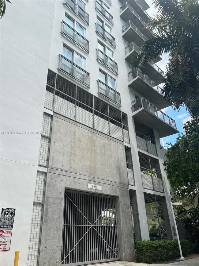 Foto del edificio - 455 NE 25th St