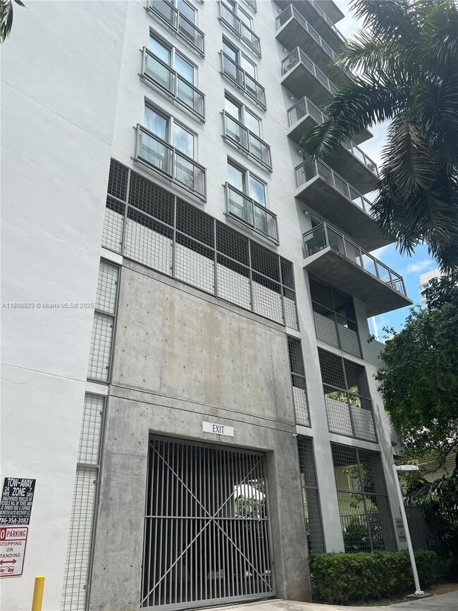 Building Photo - 455 NE 25th St