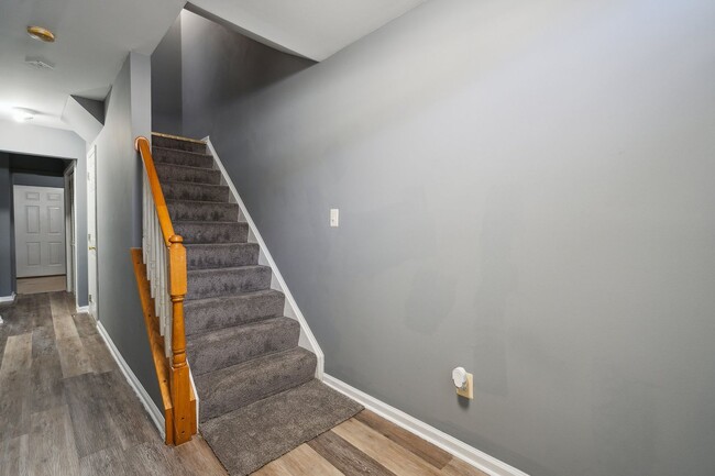 Foto del edificio - Stunning 3 bed 2.5 bath townhome near King...