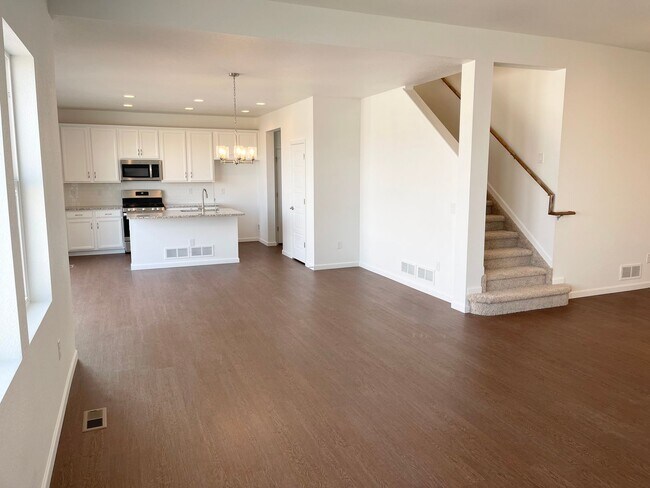 Foto del edificio - Beautiful home for rent between Parker and...