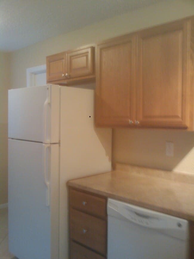 Building Photo - 247 Royal Palms Dr