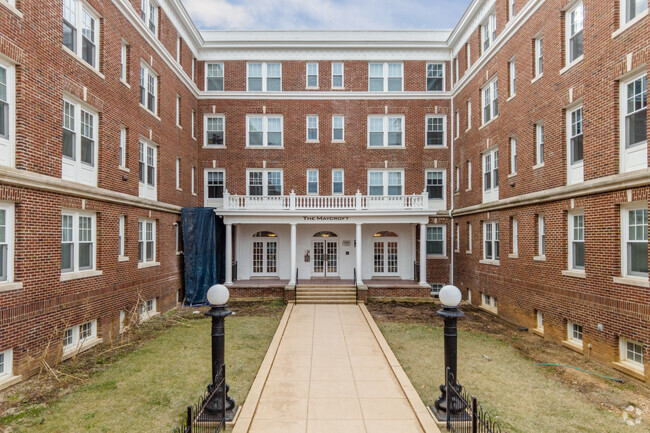 Entrance - Maycroft Apartments