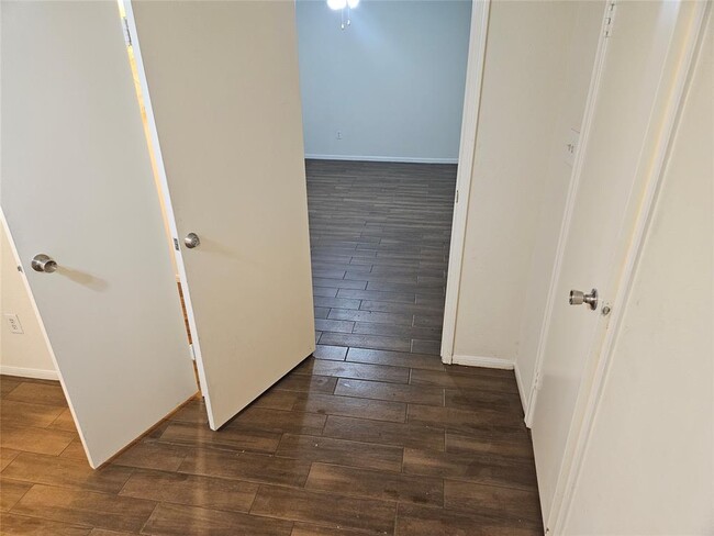 Foto del edificio - 2425 Holly Hall St