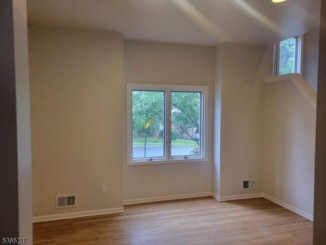 Building Photo - 151 Clarken Dr