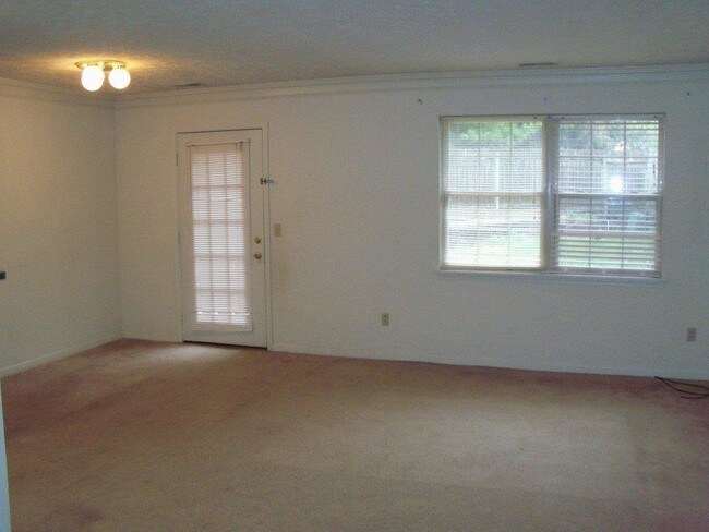 Foto del edificio - 111 Crosskey Rd