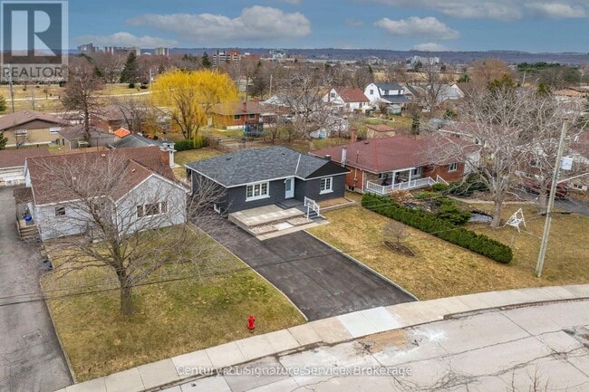 Building Photo - 346 Pottruff Rd N