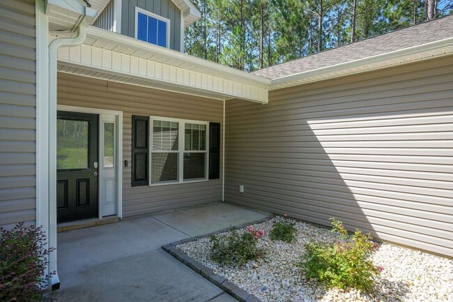 Building Photo - Charming 3 Bed, 2 Bath Home in Peaceful Ru...
