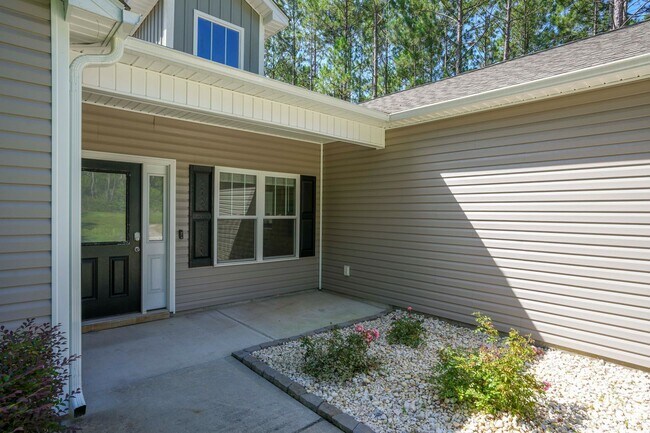 Foto del edificio - Charming 3 Bed, 2 Bath Home in Peaceful Ru...