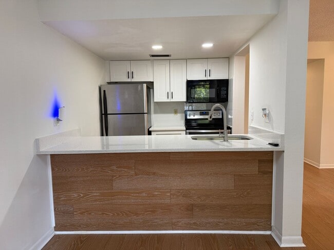 Building Photo - Great Largo 2/1 condo 55+ community