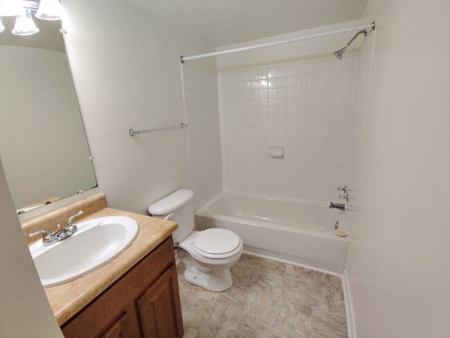 Foto del edificio - 600 Reusens Rd