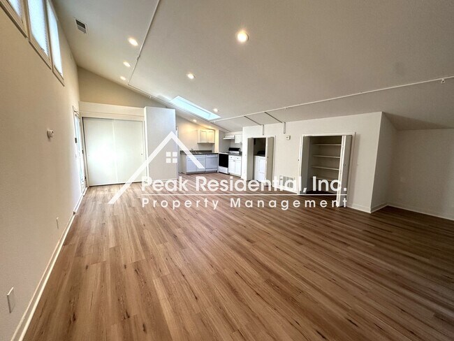 Foto del edificio - Spacious Fair Oaks Studio - Must See!