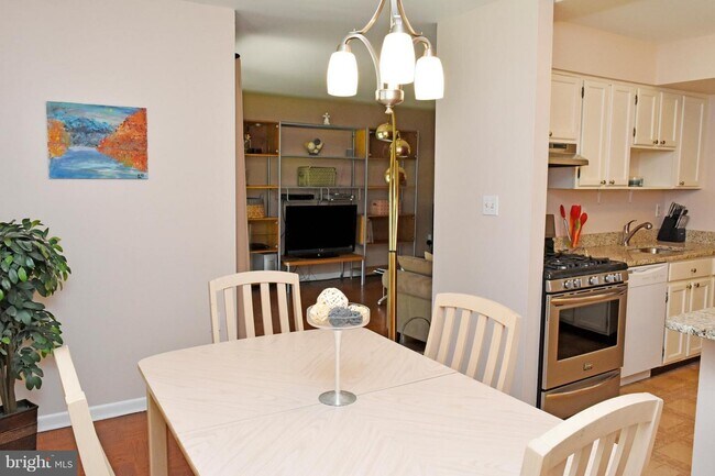 Foto del edificio - 5541 Green Mountain Cir
