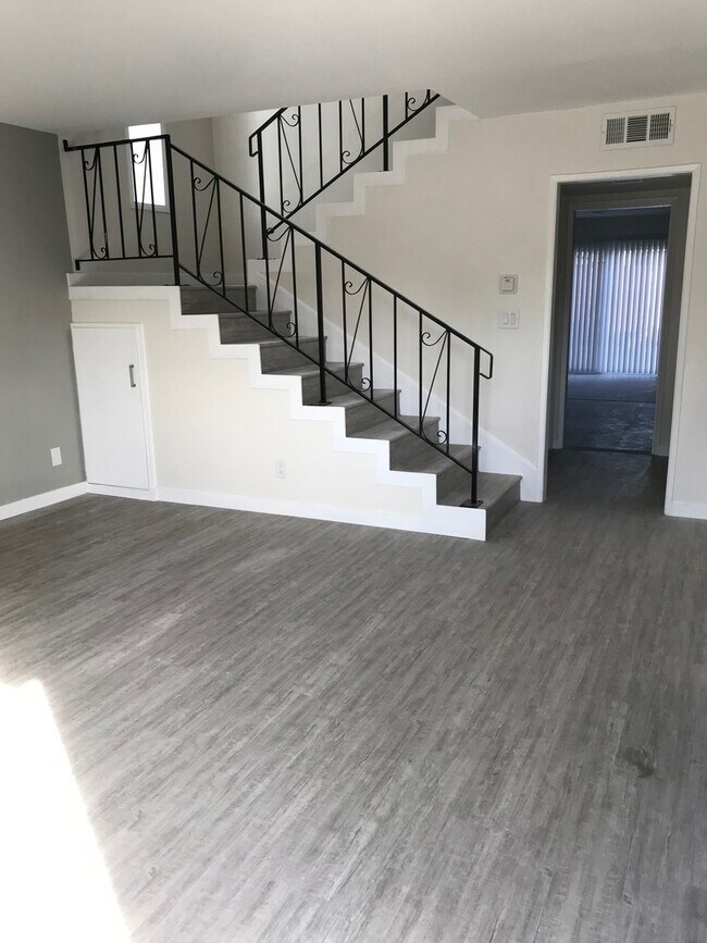 Foto del edificio - 18414 Mansel Ave