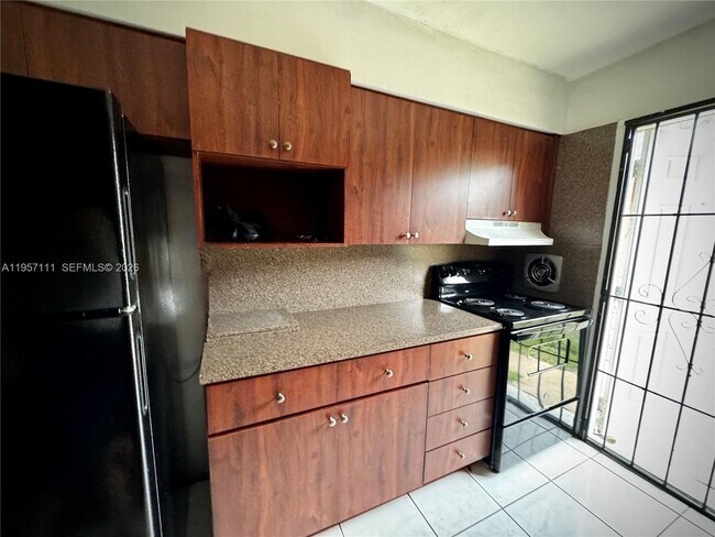 Building Photo - 1232 NE 136th Terrace