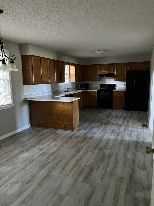 Kitchen - 660 Rogers Ln