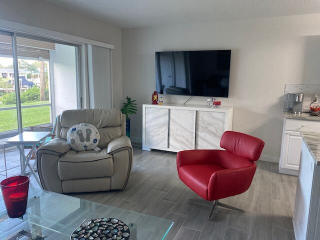 Foto principal - 342 Southwind Dr
