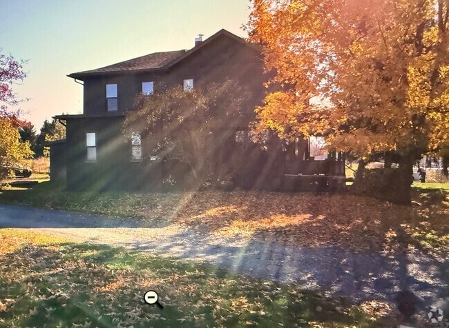 Building Photo - 1048 Danby Rd
