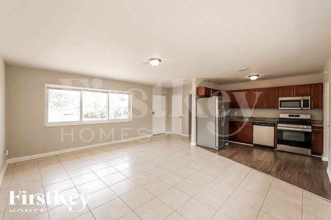 Foto del edificio - 1236 NW 18th St