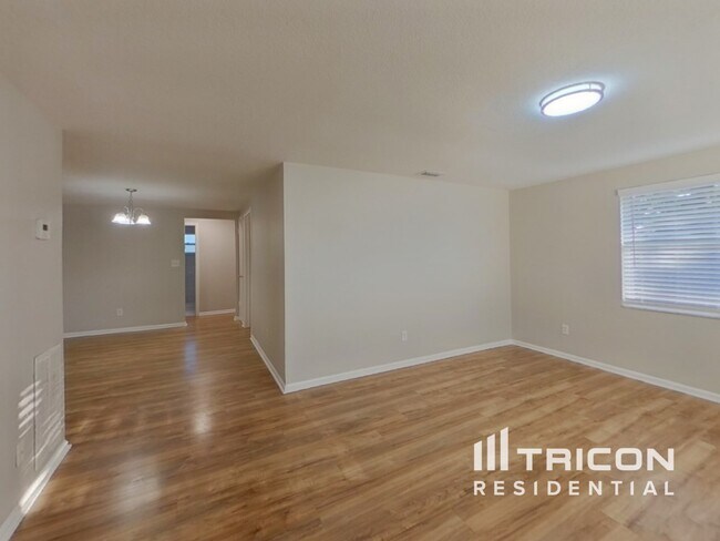 Foto del edificio - 6401 81st Ave