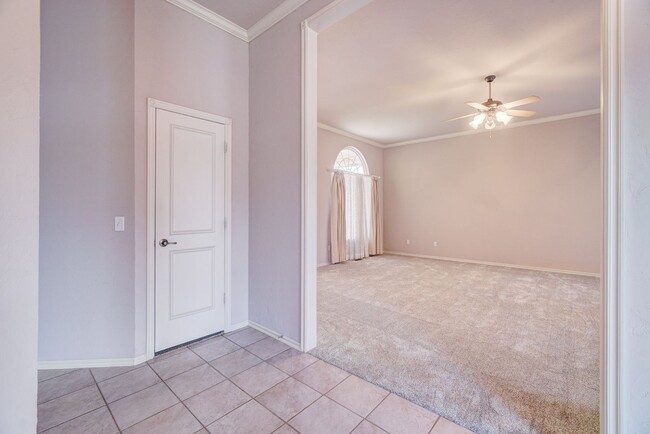 Building Photo - Spacious 4-Bedroom Home with Fireplace, Is...