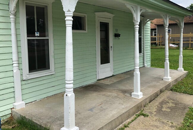 porch - 721 S 6th St