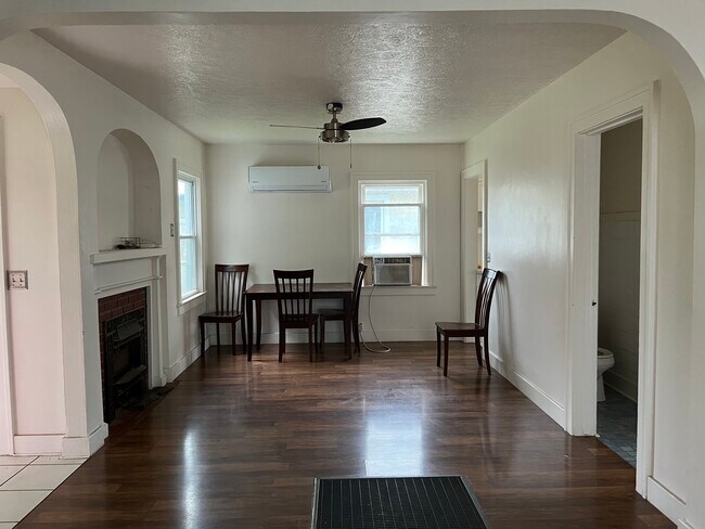 Foto del edificio - 311 W Kansas Ave