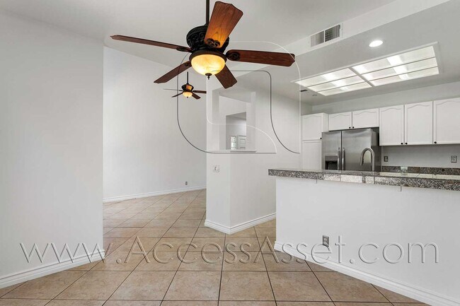 Foto del edificio - 3410 E Salisbury Cir