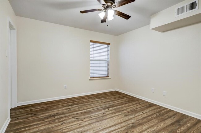 Foto del edificio - 6212 Alderson St