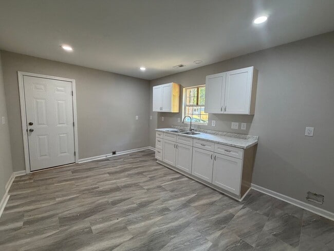 Building Photo - Rebuilt 2 Bedroom House in Gastonia!!