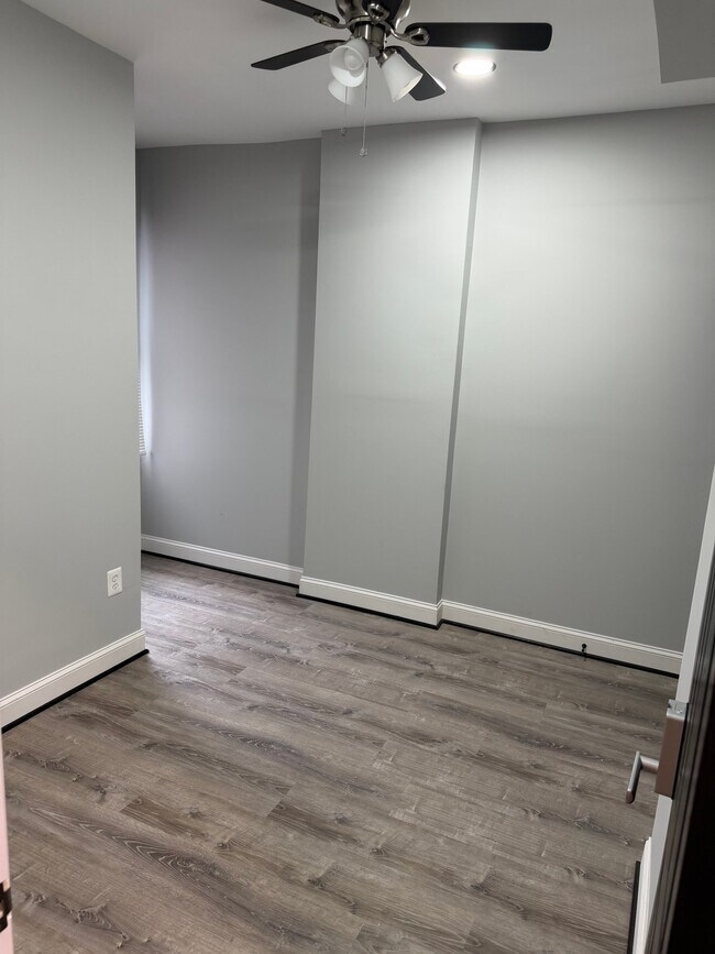 Foto del edificio - 615 N Rosedale St