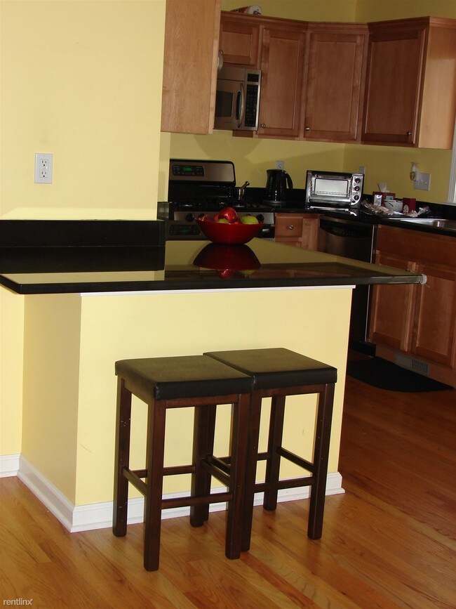 Building Photo - 3 br, 2.5 bath  - 39 Oak St Apt 3