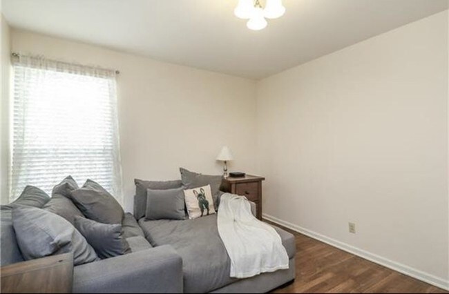 Dormitorio #2 - 4426 Jarboe St