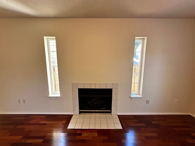 Building Photo - Lydia Court Duplex