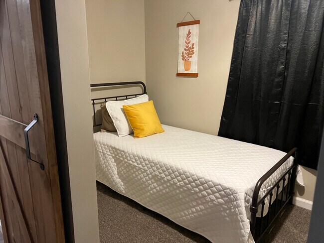 Foto del edificio - 76 Parkway Dr