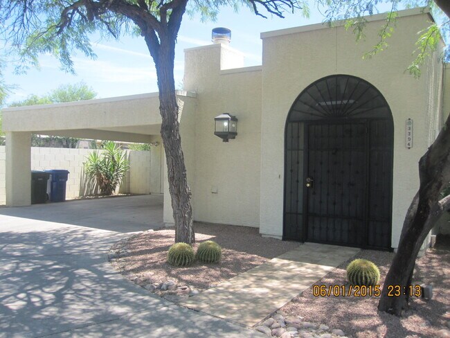 Foto del edificio - Lazy Creek Townhomes.
