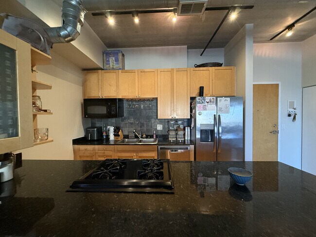 Foto del edificio - 1735 W Diversey Pkwy