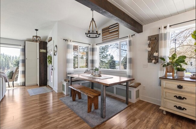 Building Photo - 2585 Lilly Dr