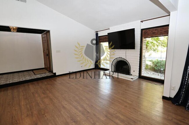 Foto del edificio - 8747 North Colfax Avenue