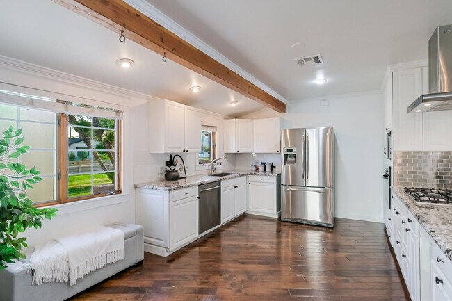 Foto del edificio - 5328 E Pinchot Ave