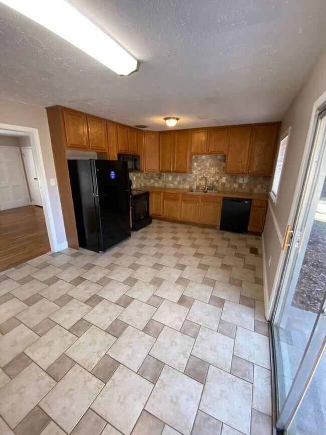 Building Photo - 1222 Brookview Ct