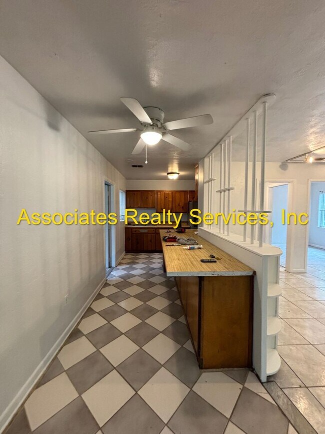 Building Photo - Updated 3 bed/ 1.5 bath single family home...