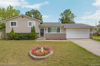 Building Photo - 348 Decca Dr