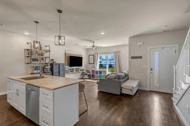 Foto del edificio - 3639 Hydes Ferry Rd