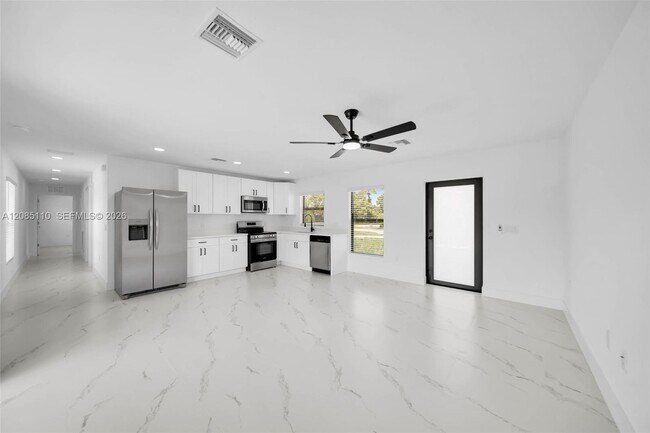 Building Photo - 4987 Fairway Ct